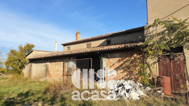 CASA COLONICA CON ATTREZZAIA - Foto 3