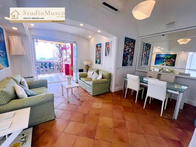 StudioMusco vende a Capri, in via Camerelle, la più prestigiosa strada dello shopping, introvabile appartamento con terrazzo a livello e vista panoram - Foto 15