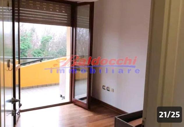ZONA SEMICENTRALE - APPARTAMENTO TRILOCALE CON TERRAZZO E GARAGE - Foto 10