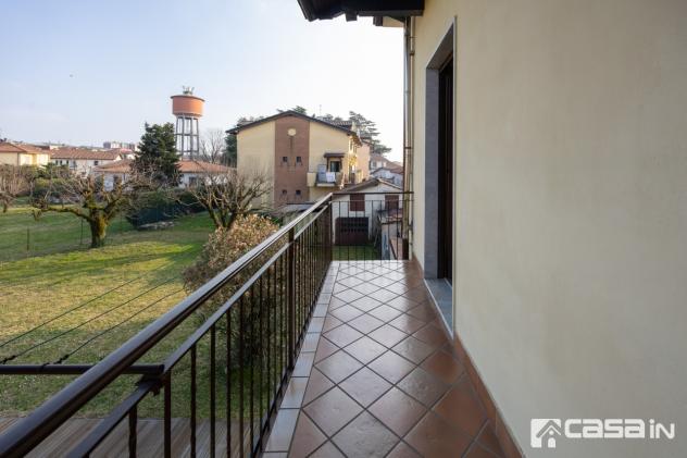 A pochi passi ampia soluzione indipendente composta da 2 appartamenti, deposito, 2 box, cantina e giardino di 800 mq
PIANO TERRA : appartamento di 4 v - Foto 14