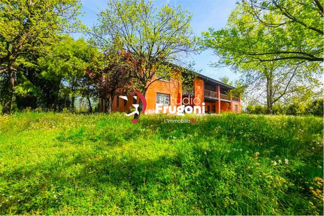 FV218 - STORICO CASALE CON CHIESETTA PRIVATA E AMPIO PARCO
