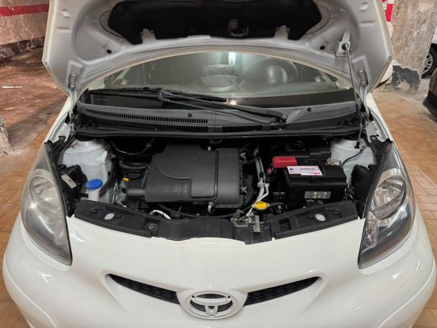 TOYOTA AYGO 1.0 CONNECT SOLO 59.000 KM GARANZIA NEOPATENTATI OK. - Foto 10