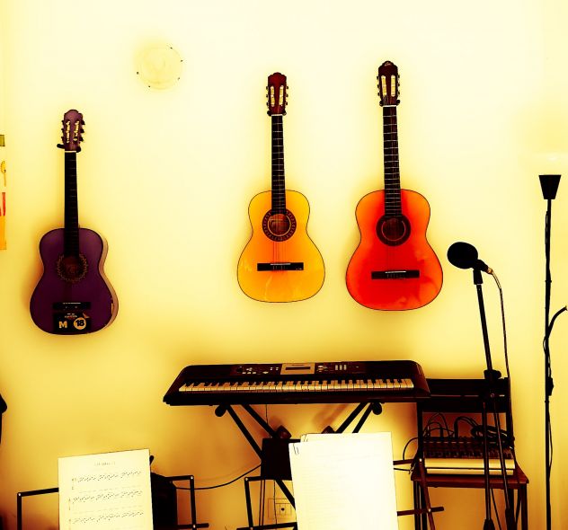 Johnny Guitar School