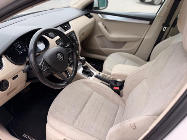 Skoda Octavia 1.6 TDI CR 105 CV DSG Elegance - Foto 9