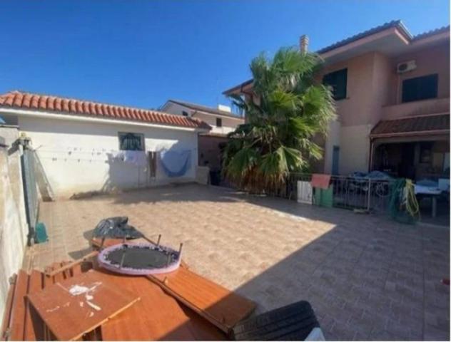 Immobile in asta di 174 m² con più di 5 locali e box auto in vendita a Calimera - Foto 2