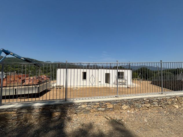 VENDESI VILLA INDIPENDENTE DI NUOVA COSTRUZIONE CON GIARDINO MAGAZZINO E BOX - Foto 8