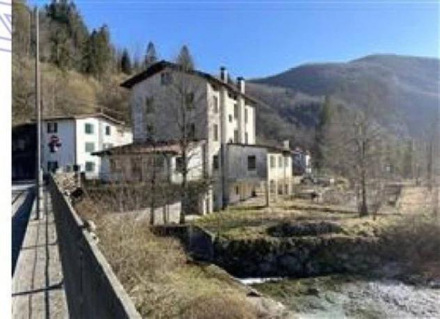 Immobile in asta di 554 m² in vendita a Lusevera - Foto 2