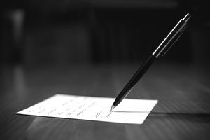 Mi offro per servizi professionali di scrittura o revisione testi, ogni genere