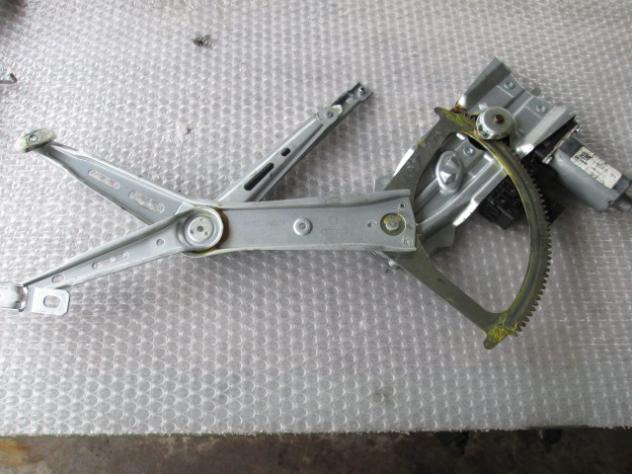 13182435 MECCANISMO E MOTORINO ALZACRISTALLO ELETTRICO PORTA ANTERIORE DESTRA OPEL ZAFIRA B 1.9 D 110KW 6M 5P (2008) RICAMBIO USATO 93184843