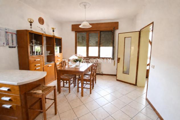 CASA INDIPENDENTE di 9 vani e di 209 mq (MONTEBELLUNA) rif. PE16 - Foto 8