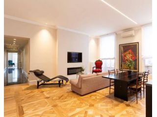 Appartamento di 130 m² con 5 locali in affitto a Milano