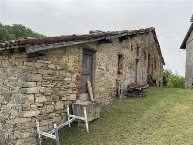 Rustico indip. da ristrut. del 1700 con 5000 mq di terreno - Foto 3