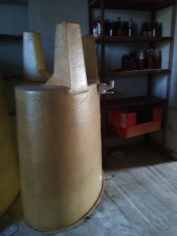 Due tine in vetroresina q.li 8