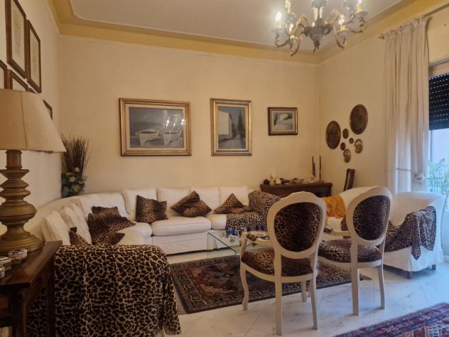 RONCHI, a pochi passi dal mare, appartamento ristrutturato in piccolo condominio. L'immobile è posto al secondo piano con soprastante mansarda collega - Foto 2