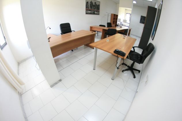 Locale ammobiliato con parcheggi euro 299 mese - Foto 7