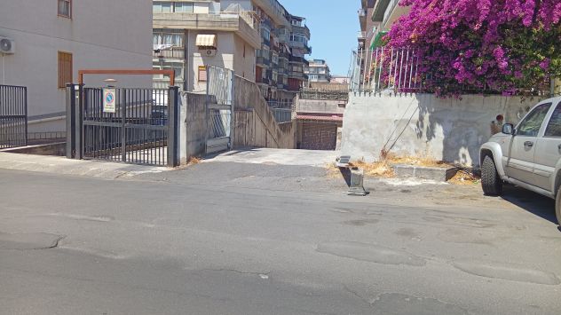Deposito di 300 mq. Zona v.le m. Rapisardi chiesa s.luugi