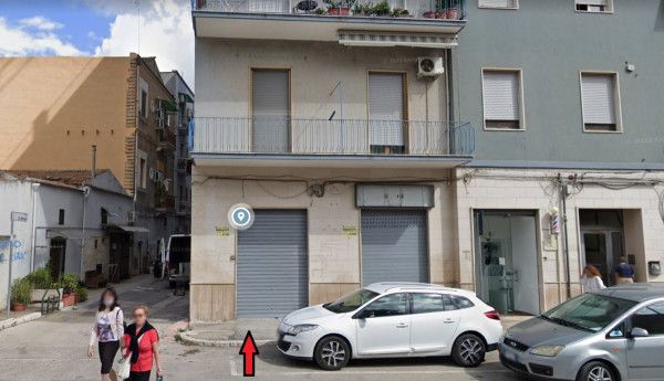 LOCALE COMMERCIALE - P.ZZA UGO FOSCOLO