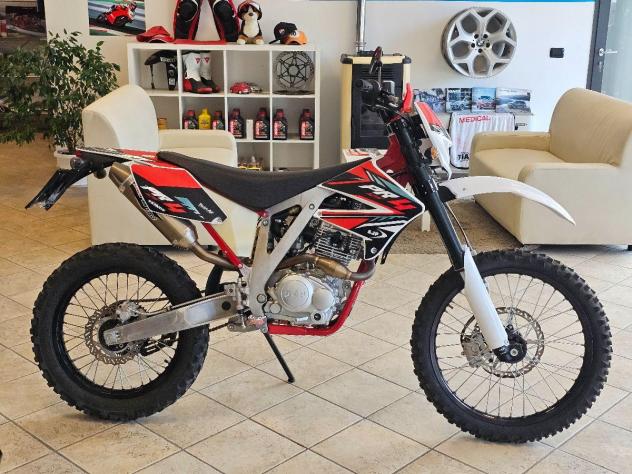 AJP PR4 125 Supremoto Pro 2.500km 2018 GUIDA A1 - Foto 6