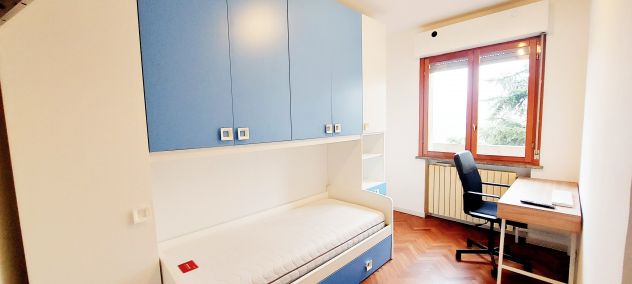 AFFITTASI STANZA RISTRUTTURATA VIA MONTEBELLO DA NOVEMBRE