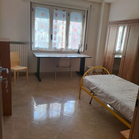 Camera arredata vicino università a S. Maria Capua Vetere