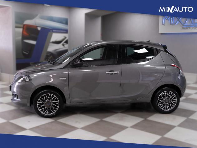 Lancia Ypsilon 1.0 Firefly Hybrid Gold Plus 70CV 5 Porte - Foto 3