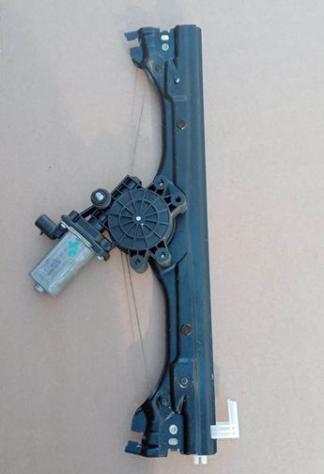 ALZACRISTALLO ELETTRICO PORTA S. CON MOTORINO 2 PIN FIAT 500 999-U1304771 Carrozzeria  Lamierati esterni  Porte  Alzacristallo por ABARTH - 500 / 595