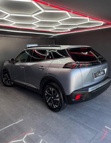 Peugeot 2008 BlueHDi 130 cv EAT8 Allure Pack 2021 - Foto 5