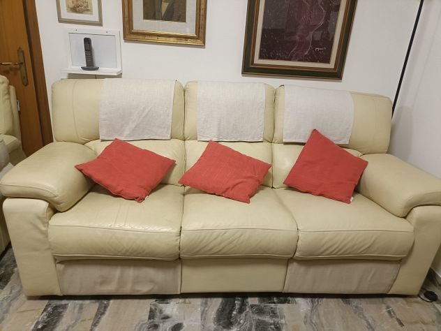 DIVANO IN PELLE