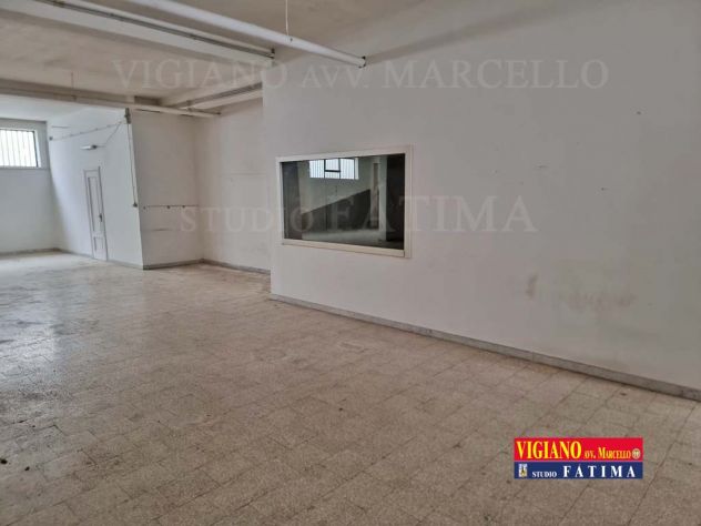 FOGGIA - VENDESI -LOCALE - VIA CASTELLUCCIO SEMINTERRATO MQ.350 CAT. + PIAZZALE - Foto 9