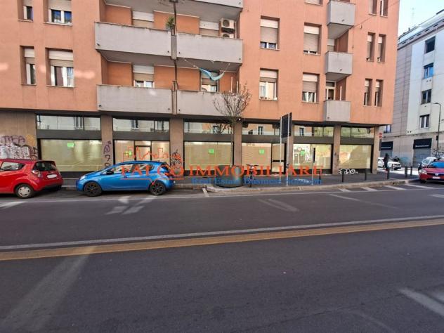 MILANO, VIA PADOVA 96 - NEGOZIO 8 LUCI 185 MQ + 2 POSTI AUTO - Foto 2