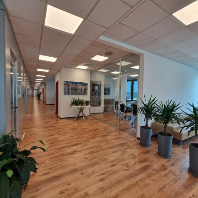 Immobile di 2150 m² con più di 5 locali in affitto a Pero - Foto 14