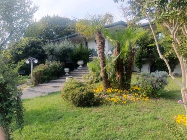 Villa di 268 m² con più di 5 locali in vendita a Cadoneghe