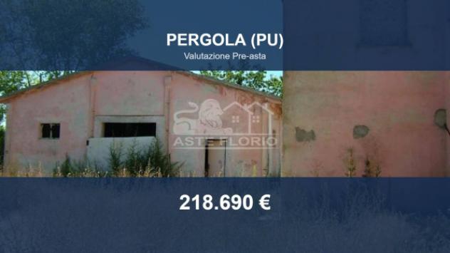 Immobile in asta di 120 m² con più di 5 locali in vendita a Pergola