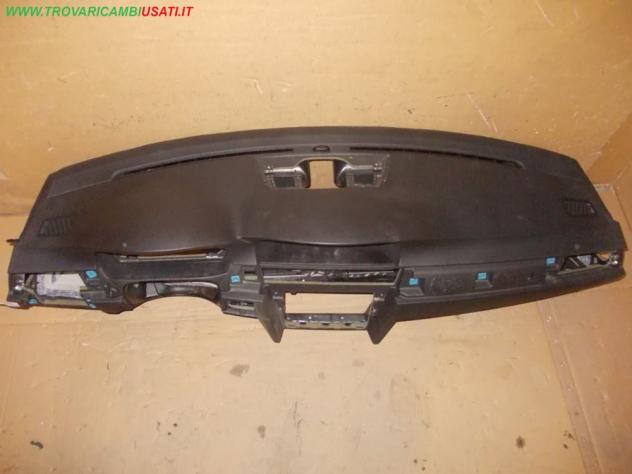 CRUSCOTTO NERO CON FORO NAVI BMW Serie 3 E91 Touring  Carrozzeria  Allestimenti interni  Cruscotto strumenti   BMW - Serie 3 E90 4 porte - 01-10-2008
