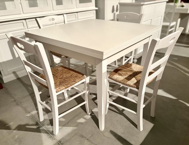 NUOVO TAVOLO Cm. 100x100 A LIBRO DI VERO LEGNO FINITURA BIANCO LACCATO - Foto 4