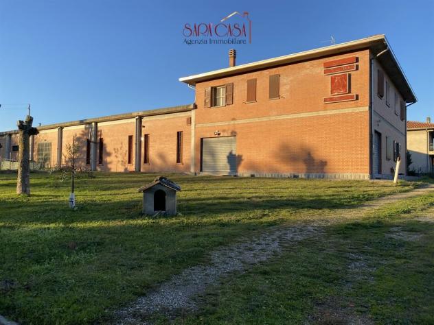 CAPANNONE DI CIRCA 185 mq e CORTE ESCLUIVA DI 400 mq