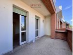 Luminoso appartamento con due camere, terrazzo e garage