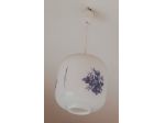 Lampadario vintage in vetro opalino e decorazioni azzurre Vendo lampadario vinta