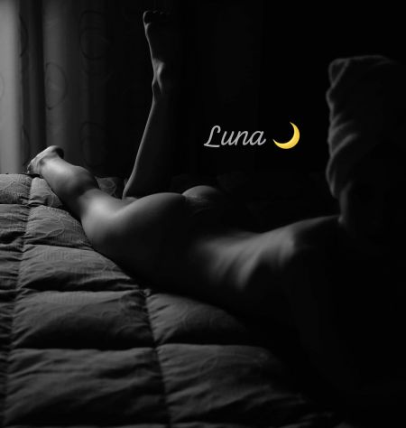 Luna, giovane ma esperta. Foto reali. Massaggi su lettino o futon! Tel:3520369747