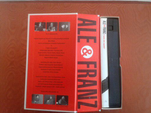 COFANETTO LIBRO + CASSETTA VHS "E' TANTO CHE ASPETTI?'" - Foto 2