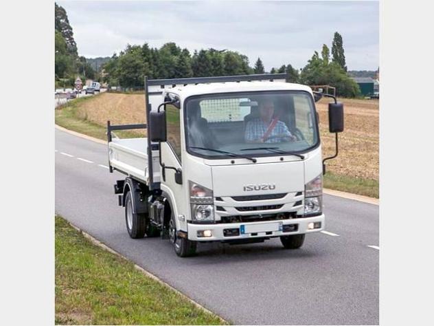 trasporti e sgomberi. AUTOCARRO E VAN PER TRASPORTI E SGOMBERI