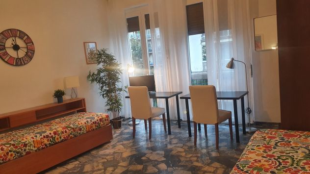 Ampia stanza traversa Viale dei Mille