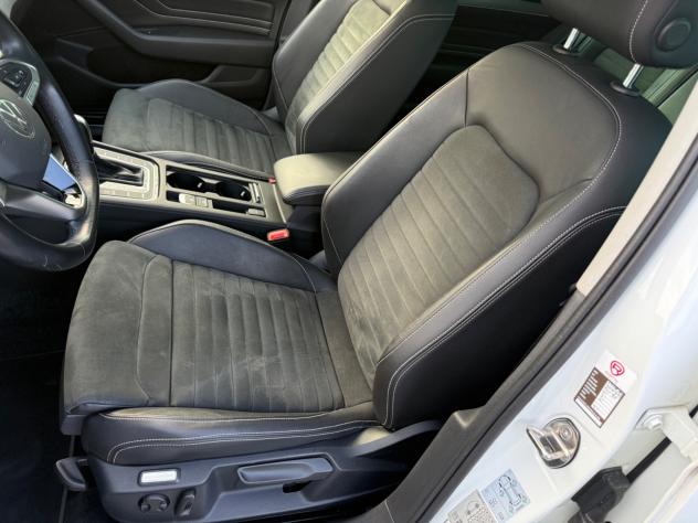 Volkswagen Passat Variant 2.0 TDI SCR 200 CV DSG Executive - Foto 8