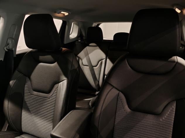 Jeep Compass 1.3 Turbo T4 190 CV PHEV AT6 4xe Altitude - Foto 8