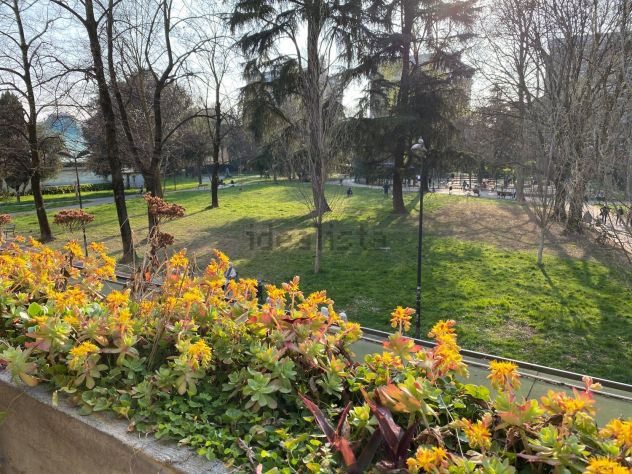 SPAZIO IMMERSO NELLA LUCE E NEL VERDE VICINO AL CENTRO - Foto 8