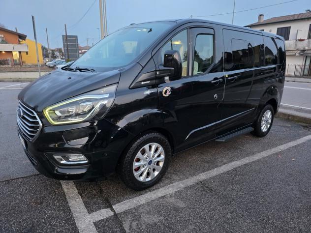 Ford Tourneo Custom ibrido plugin UNICO interni pelle perfetto 8 posti