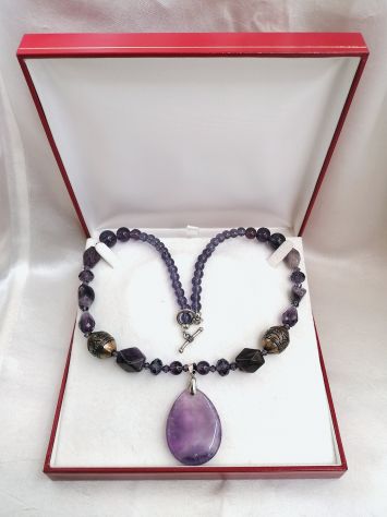 ORIGINALE COLLANA IN AMETISTA NATURALE E CRISTALLI CON PENDENTE IN AMETISTA. - Foto 8
