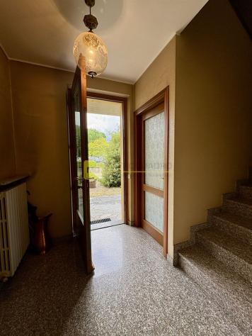 Villa indipendente con giardino privato e box di 100 mq a Galbiate - Foto 9
