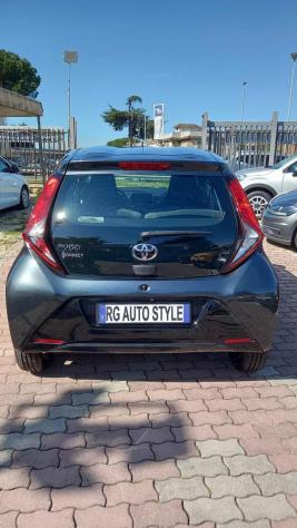 TOYOTA Aygo 1.0 VVT-i 72 CV 5 porte x-play rif. 23520613 - Foto 6