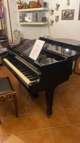Sala e pianoforte a coda per registrazioni audio